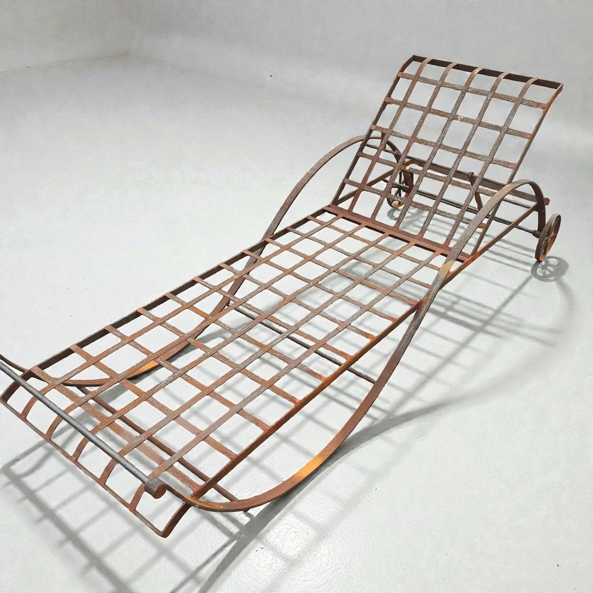 Lettino reclinabile in ferro